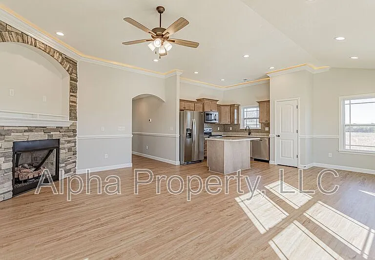 2204 Davenport Ct — Photo 9