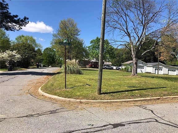 3rd image of 622 Georgia Ave