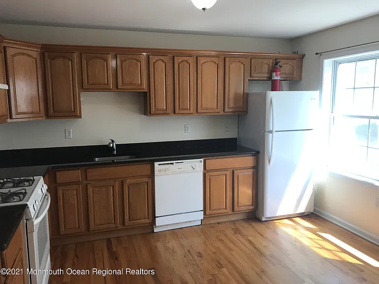 112 Morris Ave #B — Photo 4