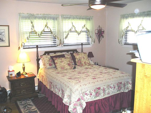 3 Bedrooms all on one level or make one your home office