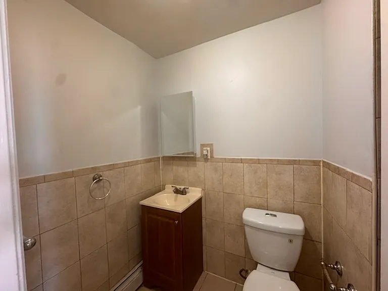97 Waverly St #3R — Photo 3