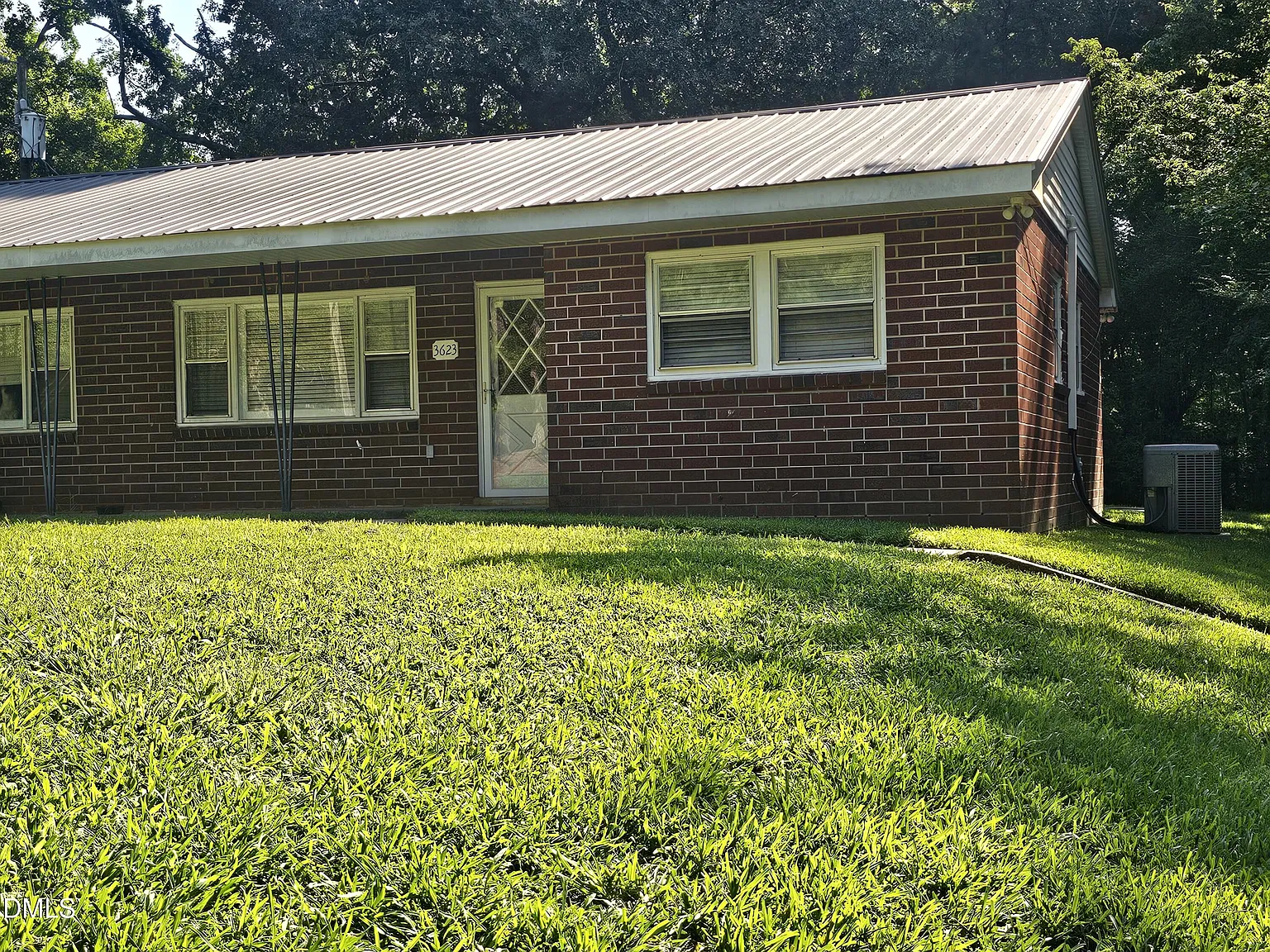 2 bed, 1.0 bath, $1,250 — Photo 1