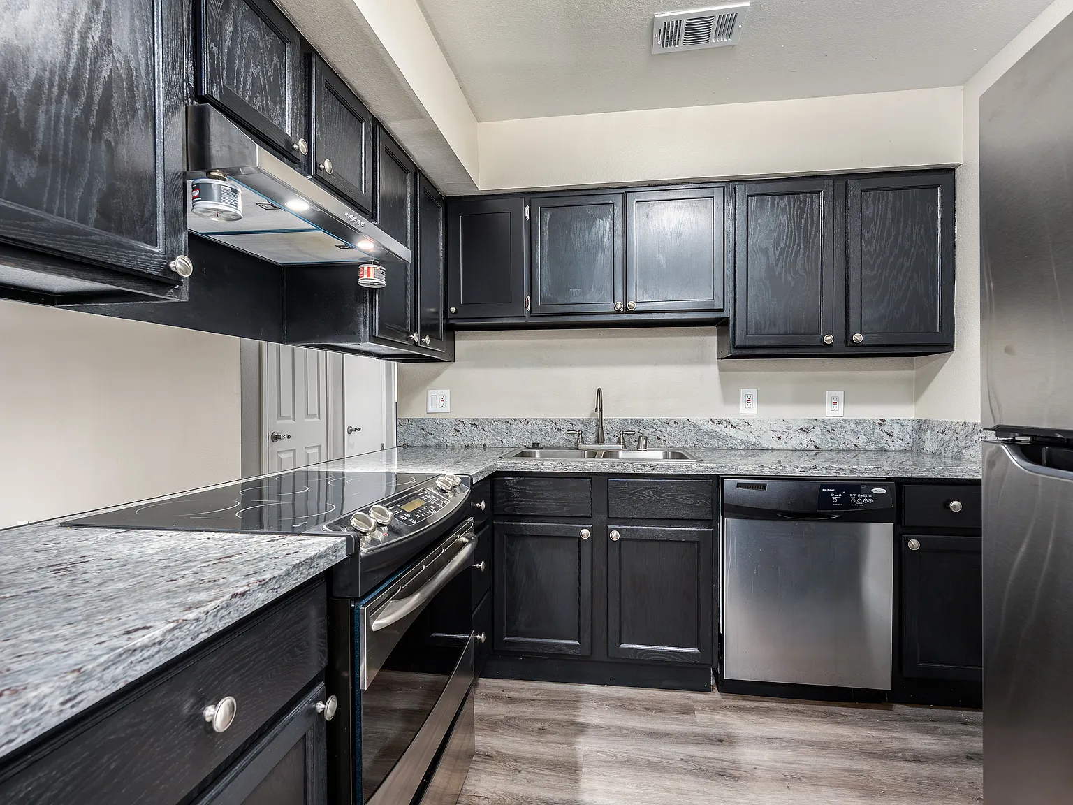 College Grove Apartments — Photo 2