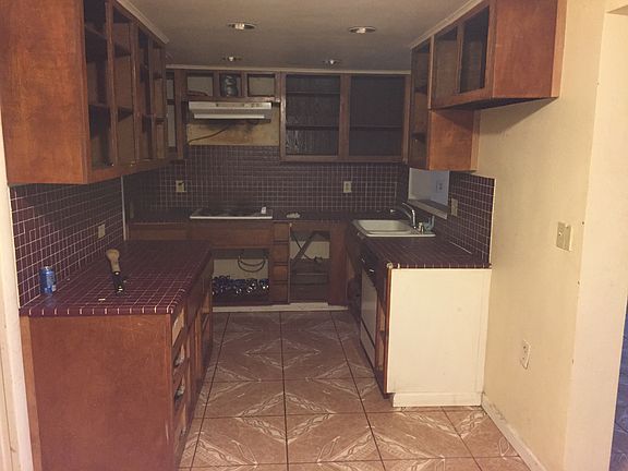 3rd image of 6108 Maywood Ln