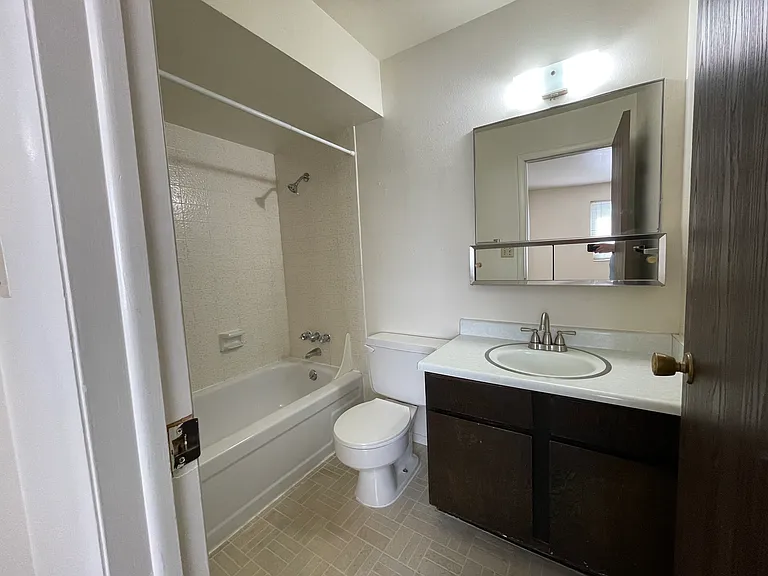 624 N Main St — Photo 5