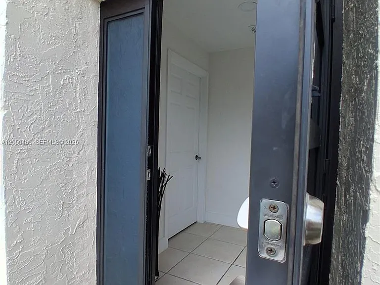 1231 SW 136th Pl #A — Photo 2