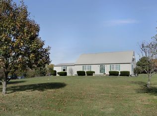 882 Blacks Cross Rd, Paris, KY 40361