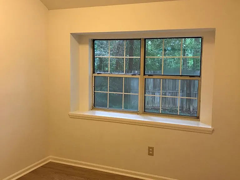 135 Greenwood Ln — Photo 10