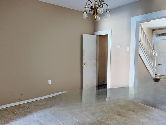 5th image of 2562 Edmondson Ave