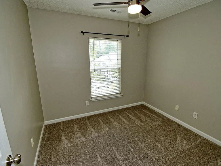 314 Canyon Lake Cir — Photo 28