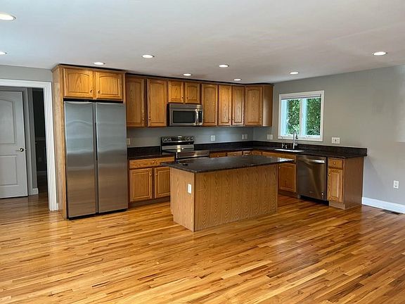 2nd image of 303 Cabot St #303