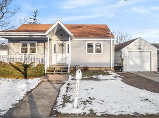 1112 Indiana Ave, St Charles, IL 60174
