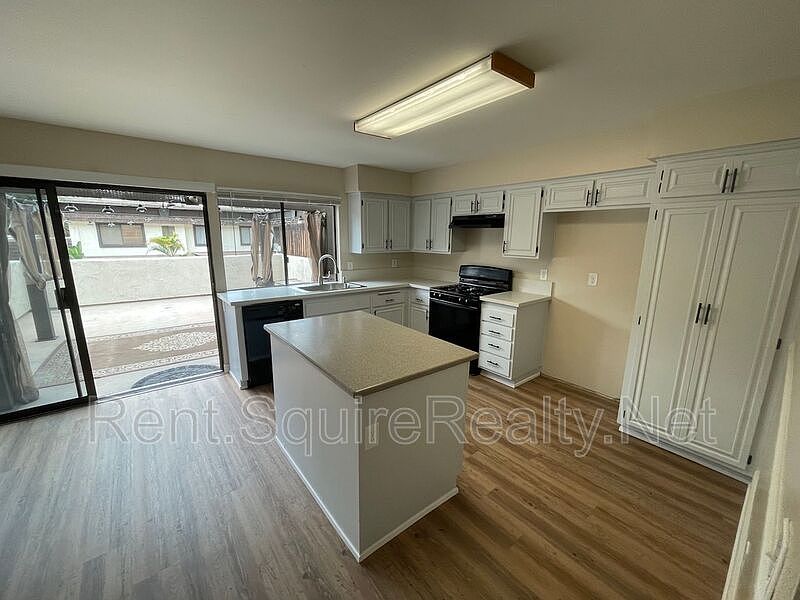 1st image of 765 Knollwood Ln