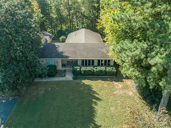 2nd image of 209 Woods Dr