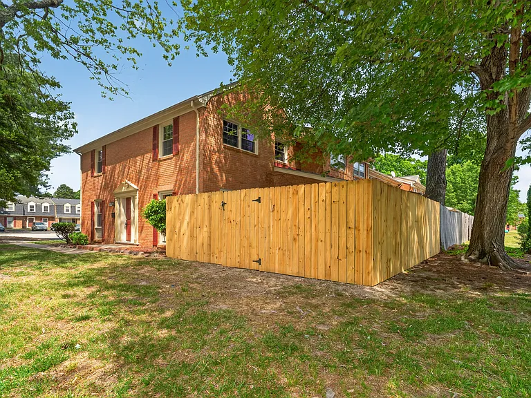 399 Circuit Ln #F — Photo 2