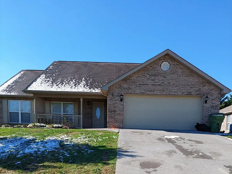 931 Mercer Dr — Photo 1
