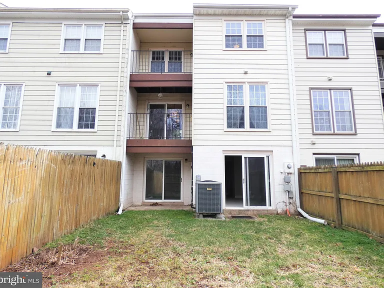 4128 Hamlin Ct — Photo 57