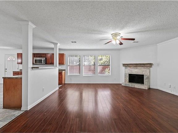 4th image of 6028 Crescenzio Dr
