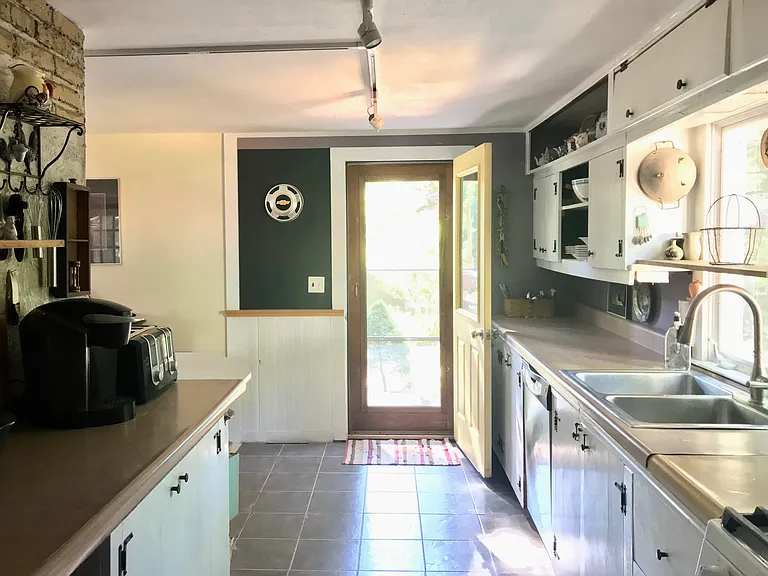 8 Mudford Ave — Photo 17
