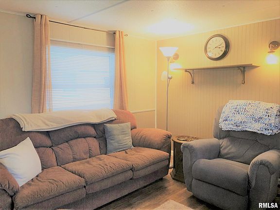 3rd image of 218 Black Oak Dr