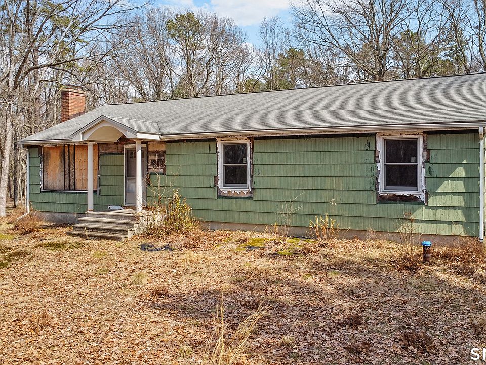 1st image of 136 Minnechaug Drive