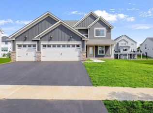 9605 W Wind Trl, Woodbury, MN 55129