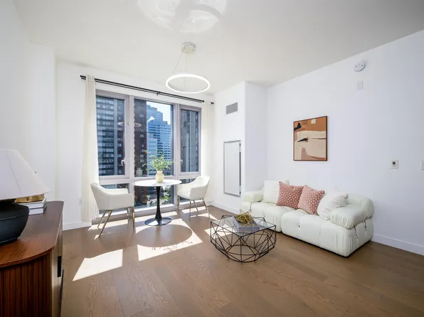 75 Park Lane South image 5 of 50