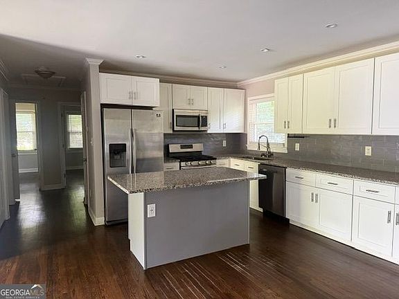 5th image of 3155 Beech Dr