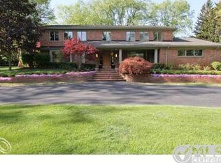 25870 Woodlore Rd, Franklin, MI