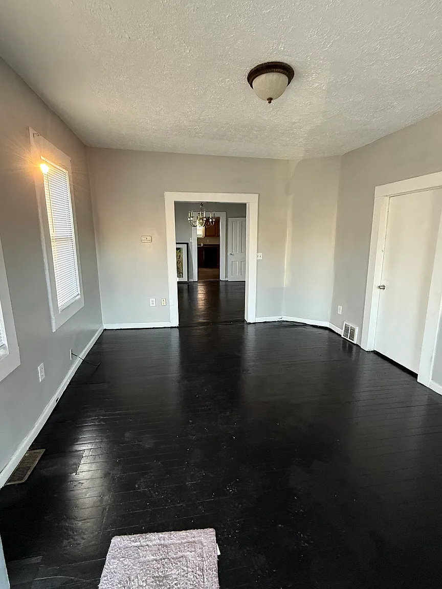 3076 W 46th St photo 1