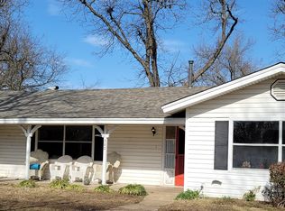 302 Honey Grove St, Roxton, TX 75477