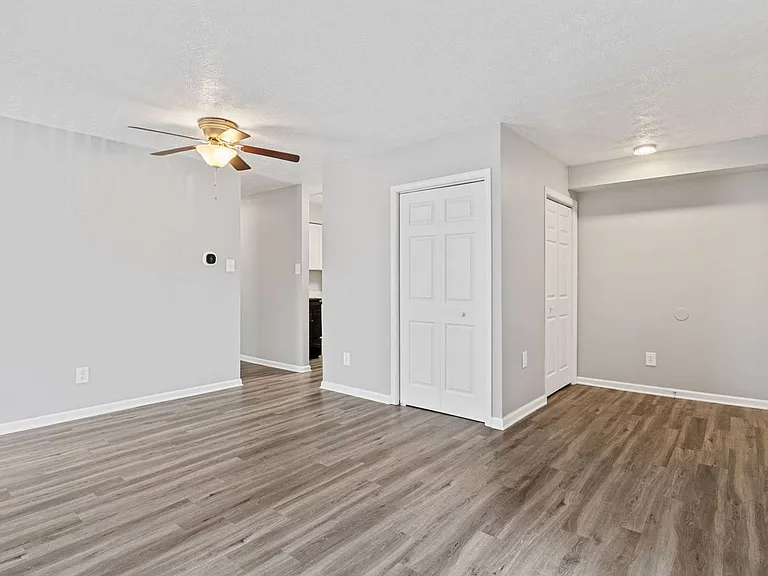 316 W Washington St — Photo 4
