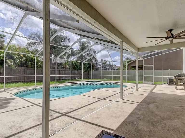 9401 Woodbay Dr — Photo 38