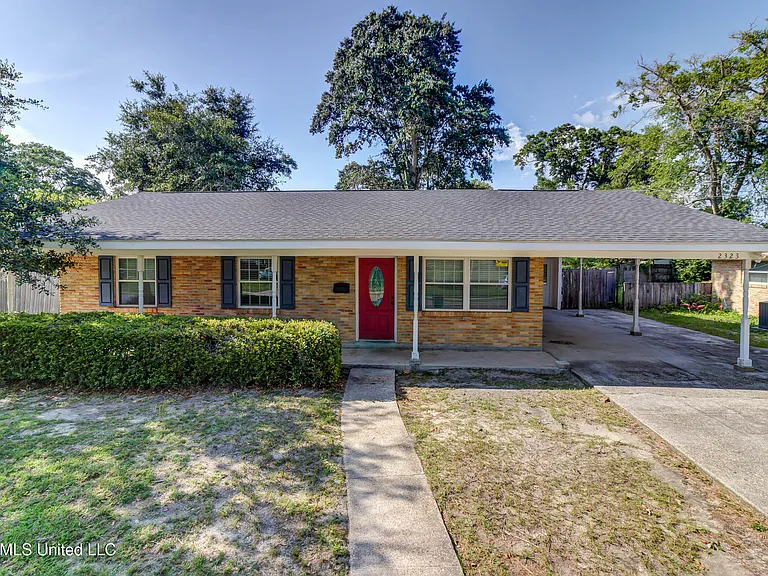 2323 Middlecoff Dr — Photo 1