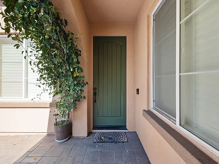 4 bed, 1557 sqft, $4,150 — Photo 3