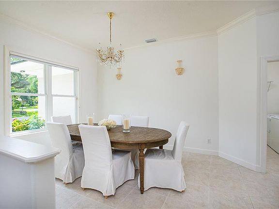 2nd image of 1761 Bay Oak Cir