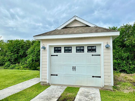 3rd image of 3318 N Park Dr