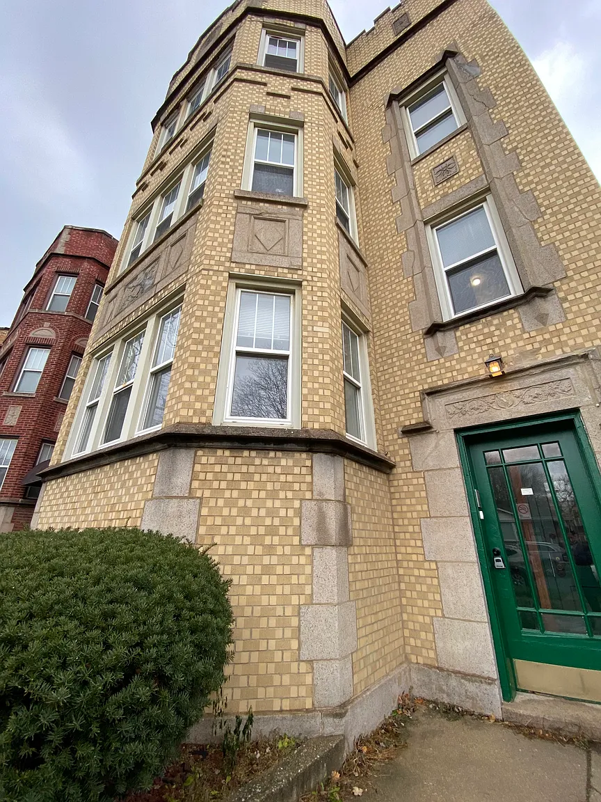 9053 S Dante Ave APT 3 photo 1