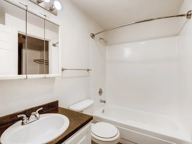 A Standard Bathroom at The Courtyard at South Station