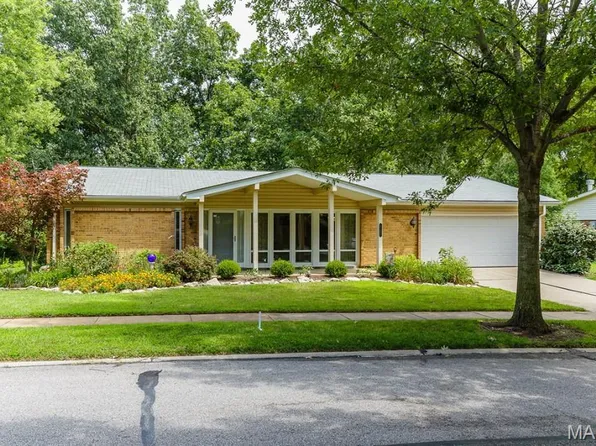 1121 Dutch Mill Dr, Ballwin, MO 63011