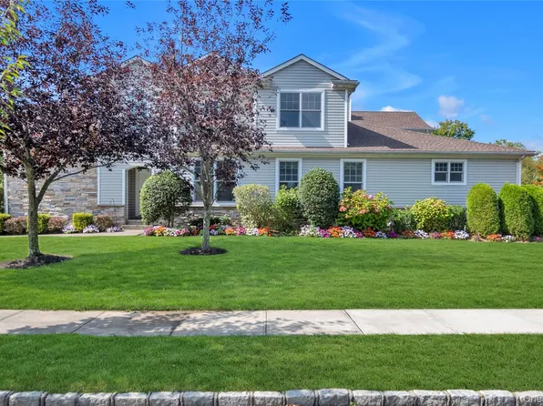 626 Village Green N, Port Washington, NY 11050