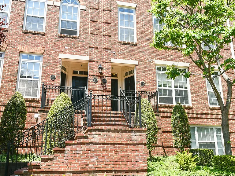 3426 Wilson Blvd — Photo 2