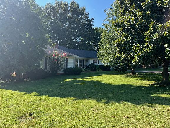 2nd image of 2811 Carriage Hill Dr