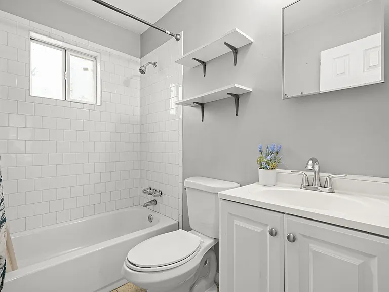 Full bathtub