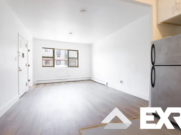 11 Hunterfly Place image 1 of 10