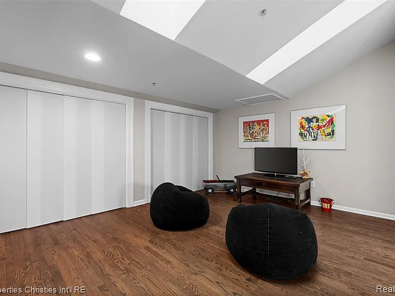 512 Graten St — Photo 37
