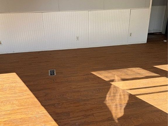 3rd image of 233 Julia Dr