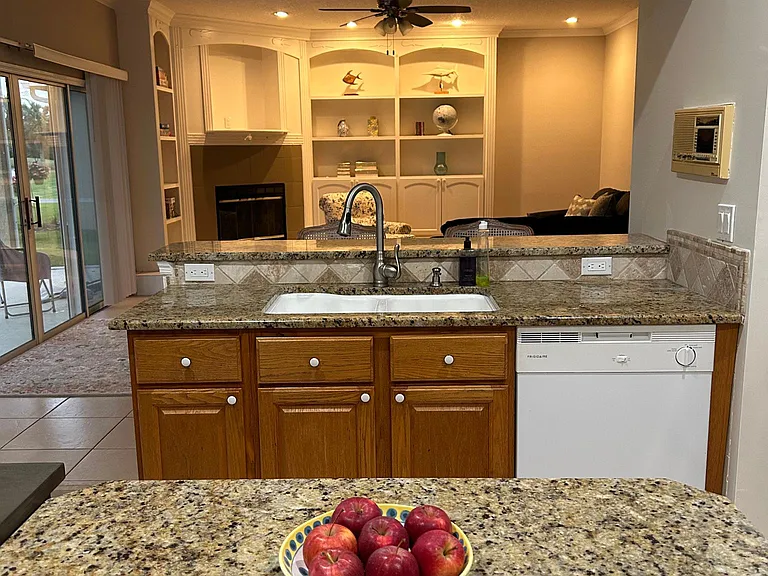 209 Strathmore Cir — Photo 39