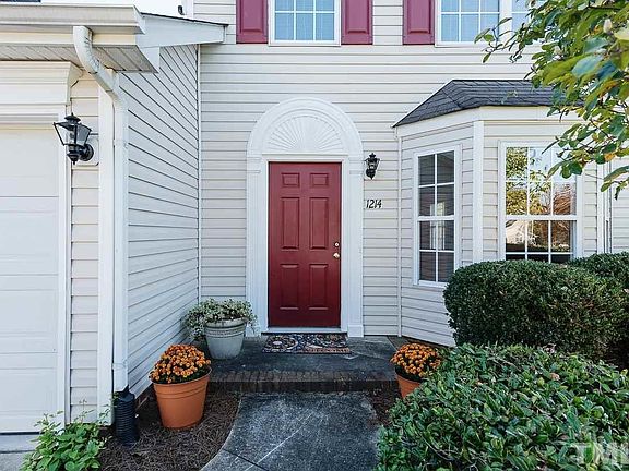 4th image of 1214 Briarwood Dr