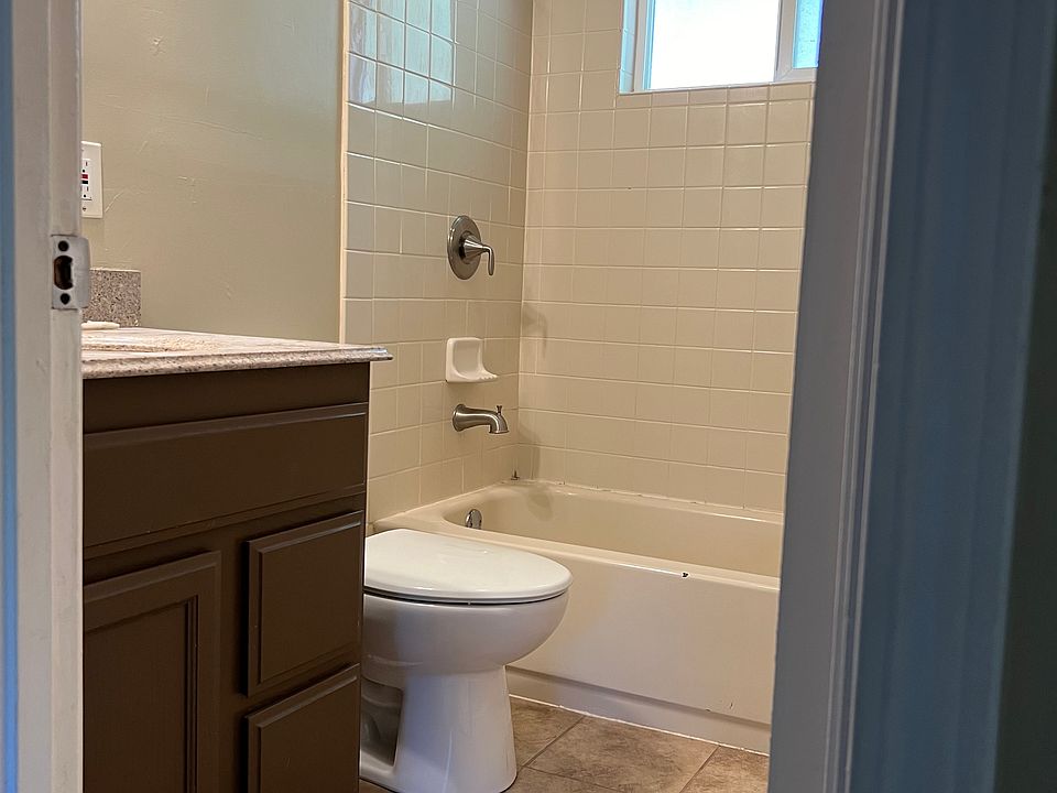 2nd image of 2844 Manor Dr #D